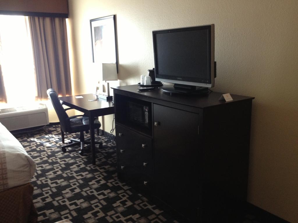 La Quinta Inn And Suites Joshua 외부 사진