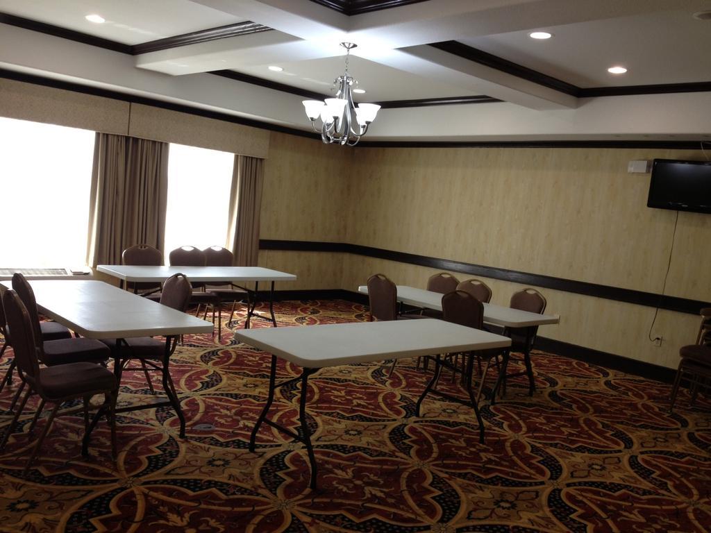 La Quinta Inn And Suites Joshua 외부 사진
