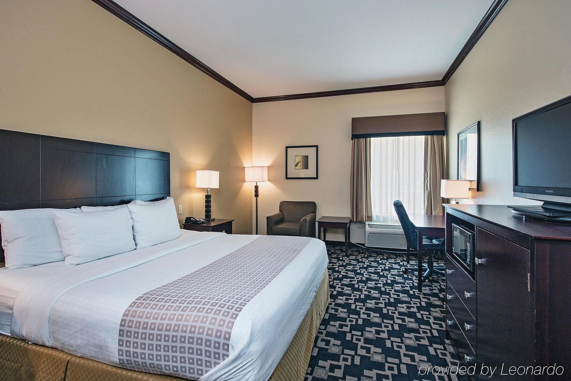 La Quinta Inn And Suites Joshua 외부 사진