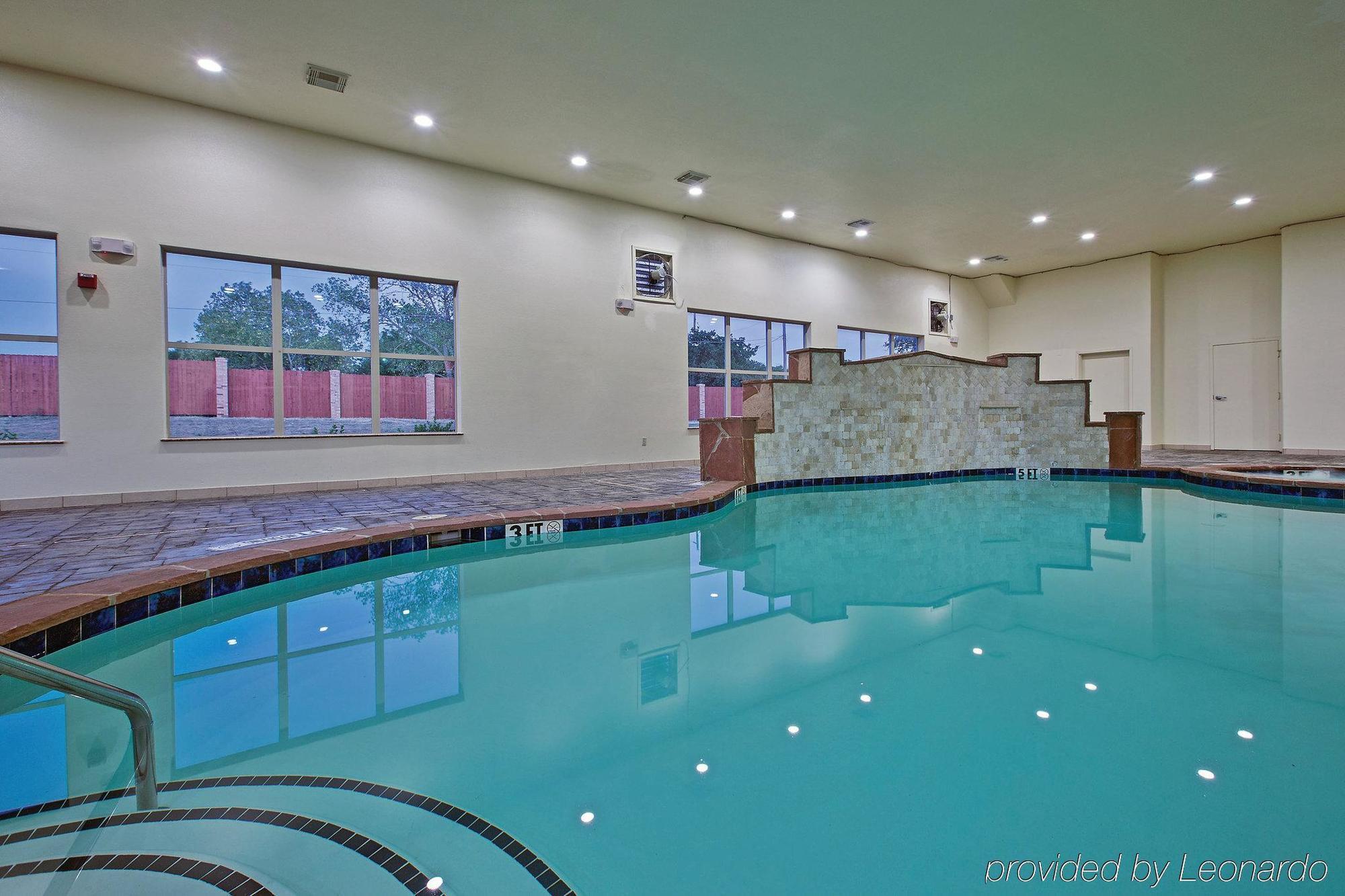 La Quinta Inn And Suites Joshua 외부 사진