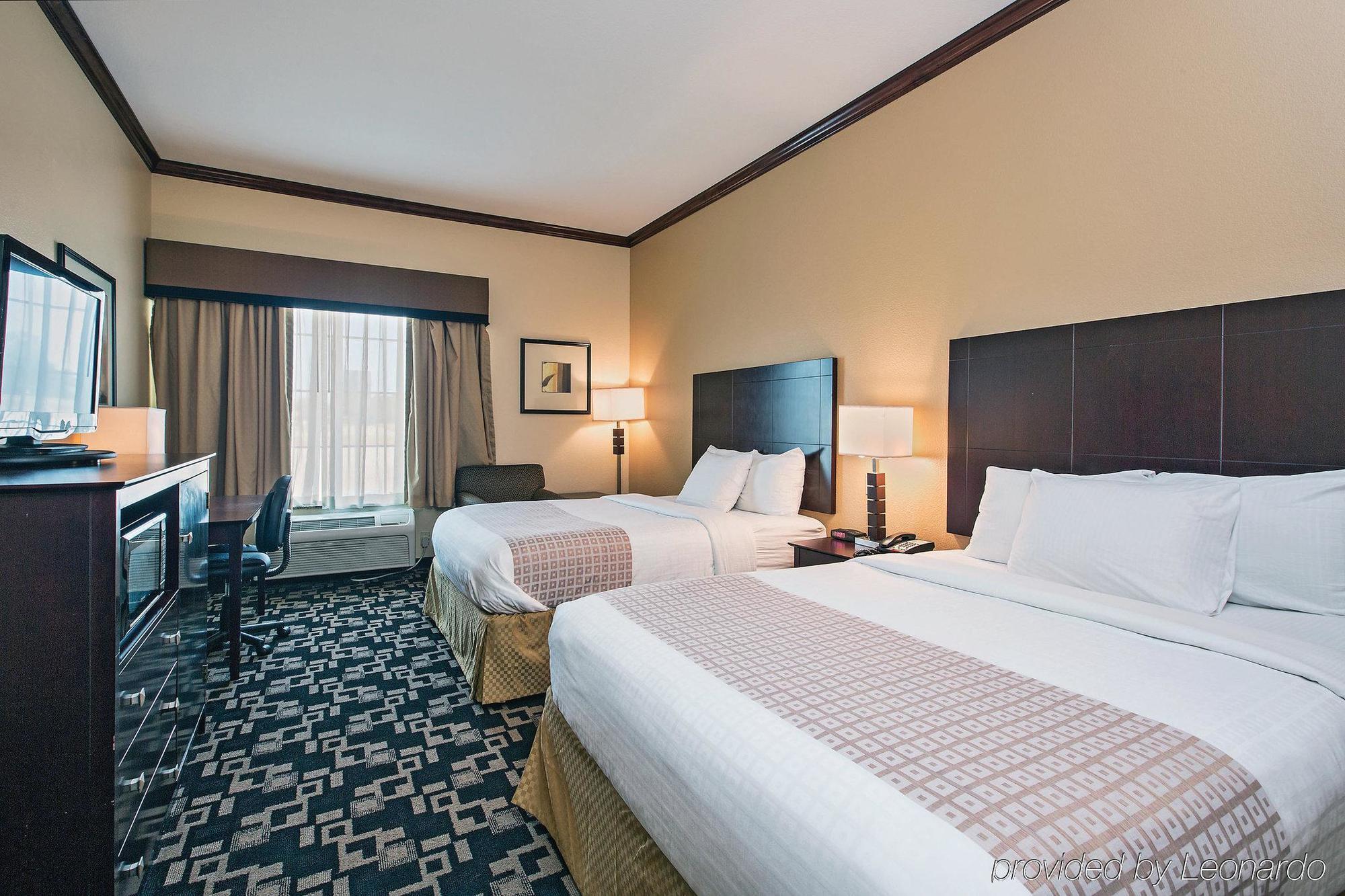 La Quinta Inn And Suites Joshua 외부 사진