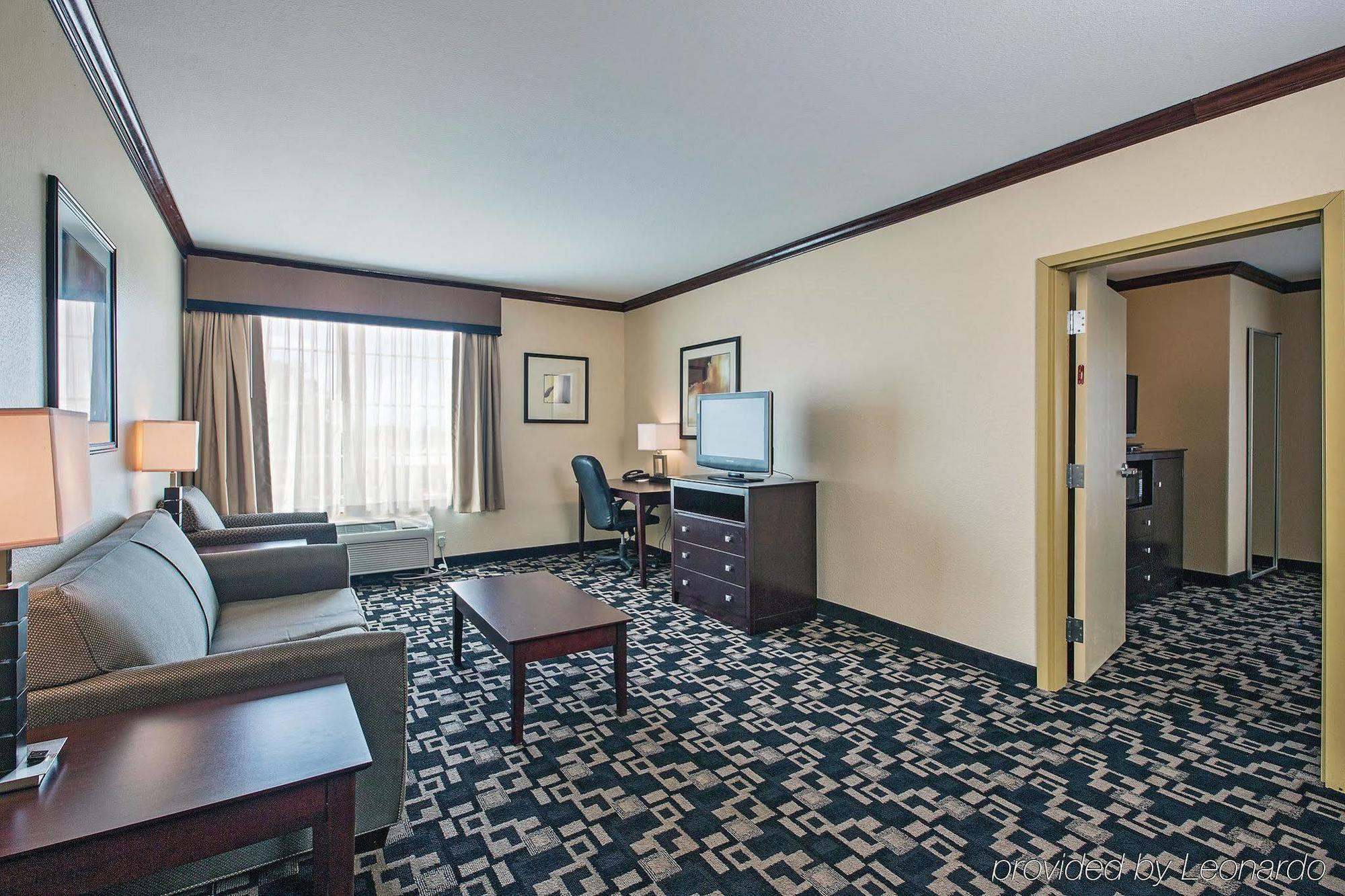 La Quinta Inn And Suites Joshua 외부 사진
