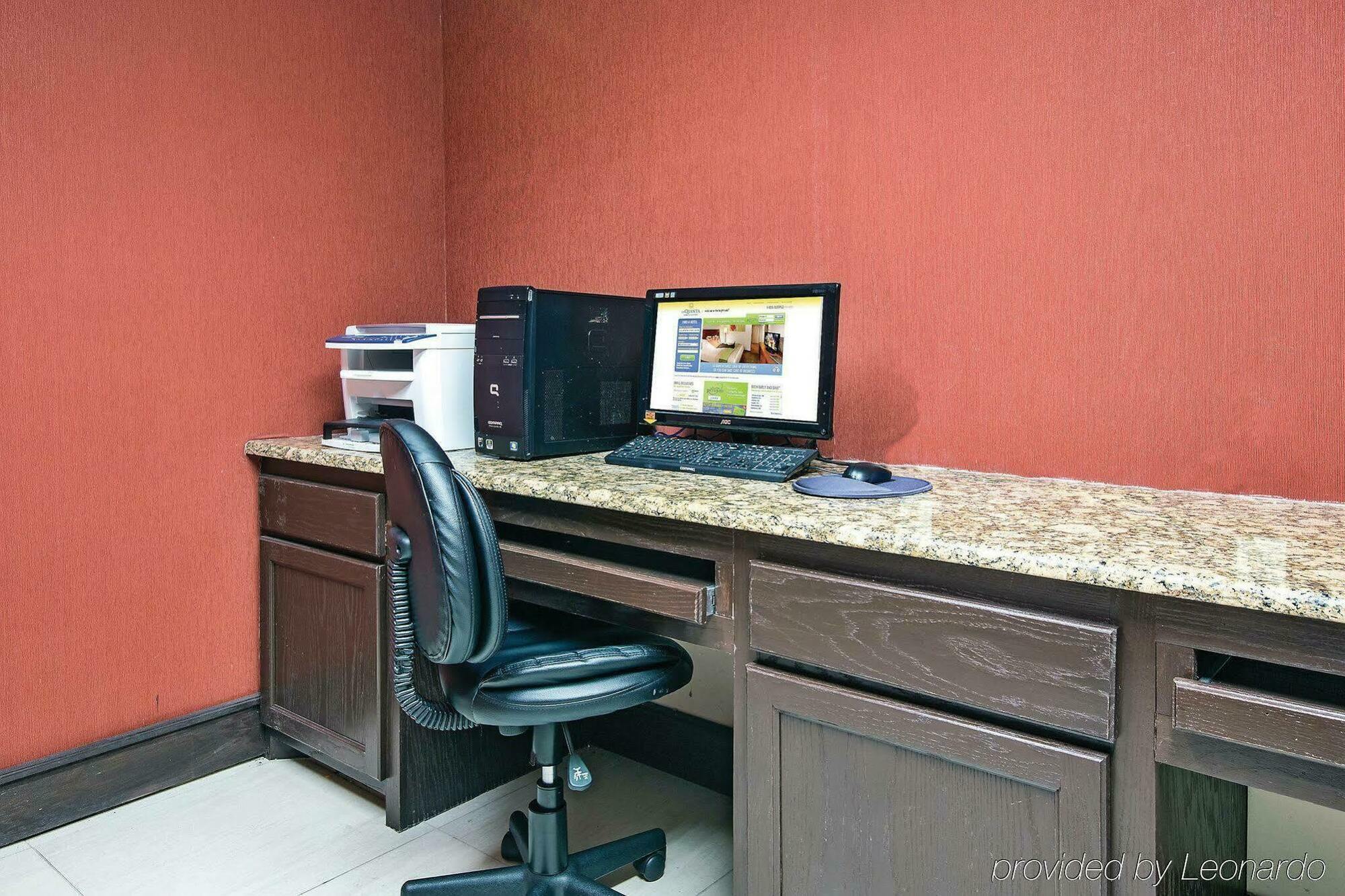 La Quinta Inn And Suites Joshua 외부 사진